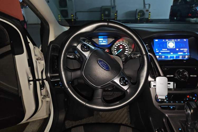Used Ford Focus 2012 Sedan 1.6L Automatic Fashion Edition Steering Wheel