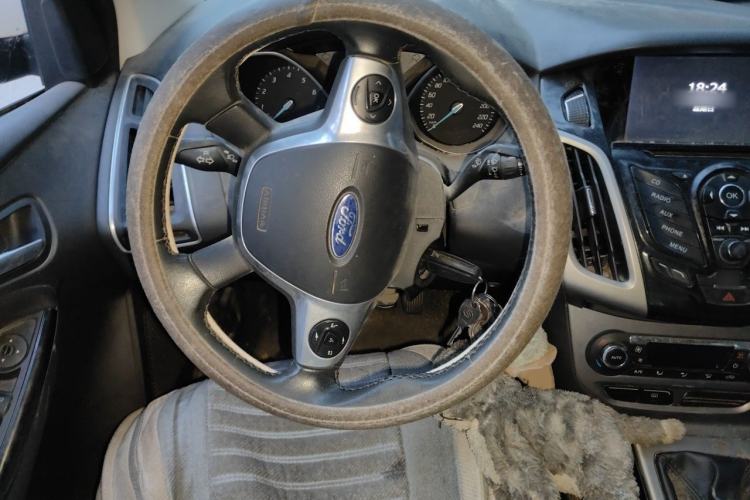 Used Ford Focus 2012 Sedan 1.6L Manual Fashion Edition Steering Wheel