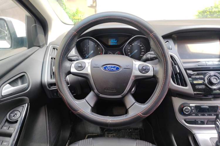 Used Ford Focus 2012 Sedan 1.6L Automatic Fashion Edition Steering Wheel