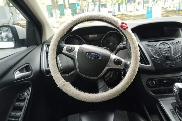 Used Ford Focus 2012 Sedan 1.6L Automatic Fashion Edition Steering Wheel