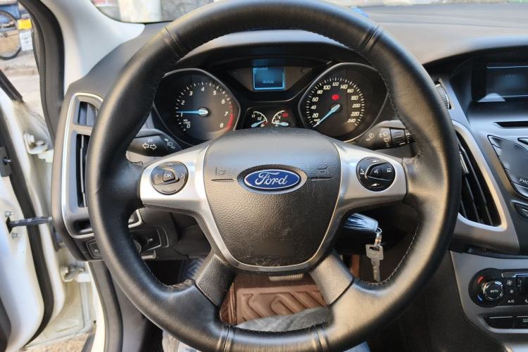 Used Ford Focus 2012 Sedan 1.6L Automatic Fashion Edition Steering Wheel