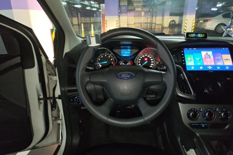 Used Ford Focus 2012 Hatchback 1.6L Manual Comfort Model Steering Wheel