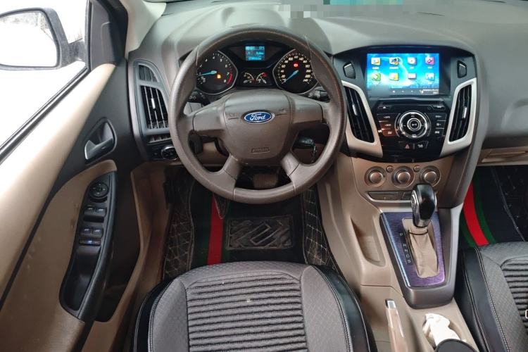 Used Ford Focus 2012 Sedan 1.6L Automatic Comfort Model Steering Wheel