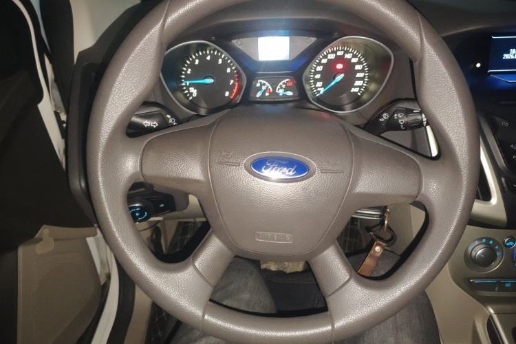 Used Ford Focus 2012 Sedan 1.6L Manual Comfort Model Steering Wheel