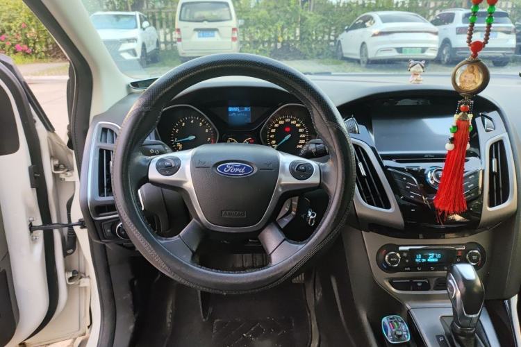 Used Ford Focus 2012 Hatchback 1.6L Automatic Fashion Edition Steering Wheel