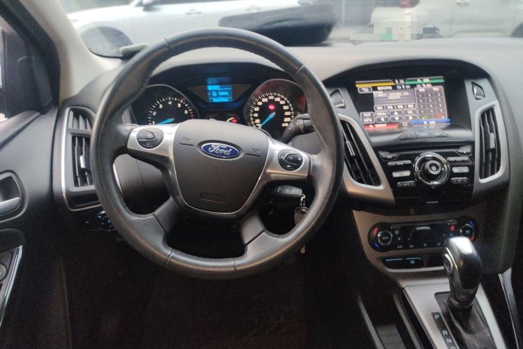 Used Ford Focus 2012 Hatchback 1.6L Automatic Fashion Edition Steering Wheel
