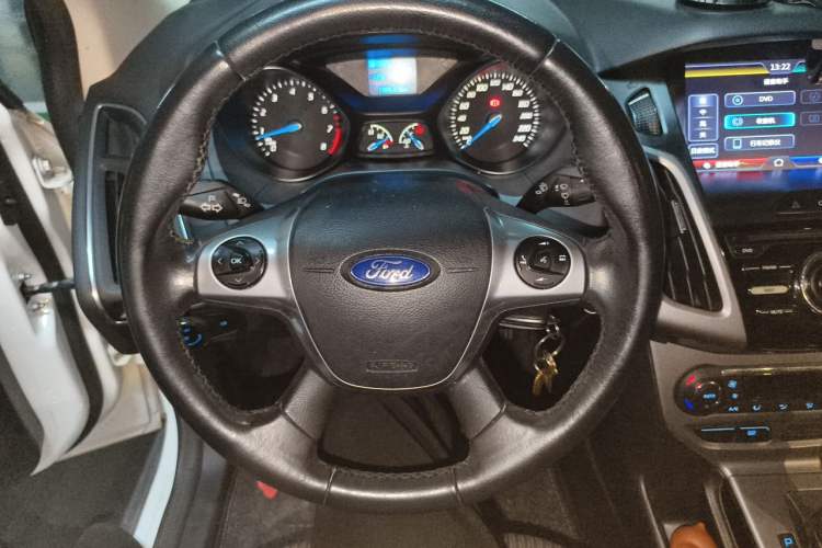 Used Ford Focus 2012 Sedan 1.6L Automatic Fashion Edition Steering Wheel