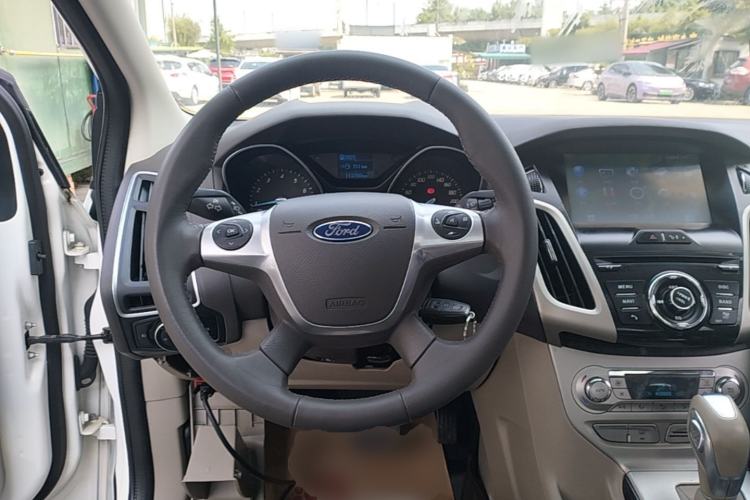 Used Ford Focus 2012 Sedan 1.6L Automatic Fashion Edition Steering Wheel