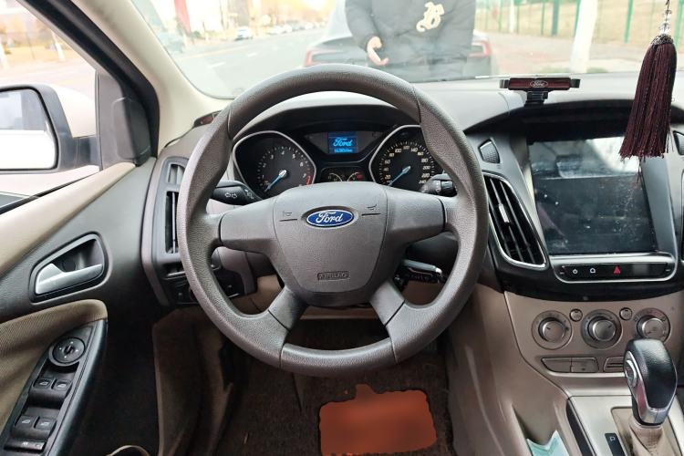 Used Ford Focus 2012 Sedan 1.6L Automatic Comfort Model Steering Wheel