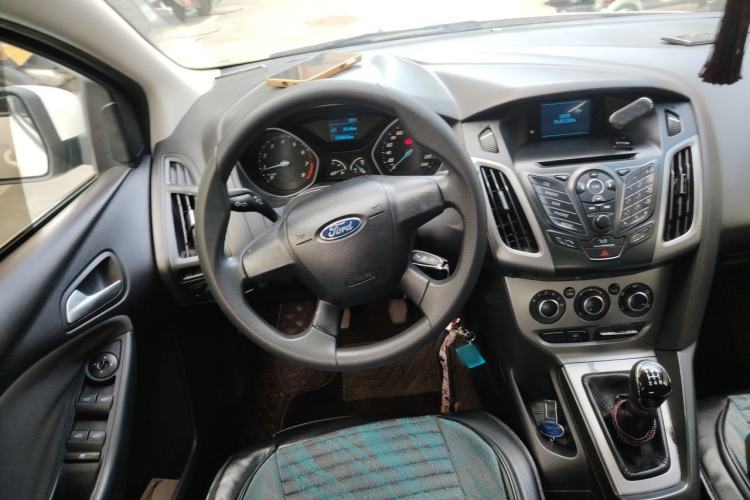 Used Ford Focus 2012 Hatchback 1.6L Manual Comfort Model Steering Wheel
