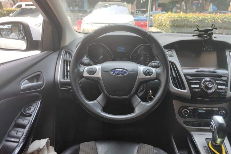 Used Ford Focus 2012 Hatchback 1.6L Automatic Fashion Edition Steering Wheel