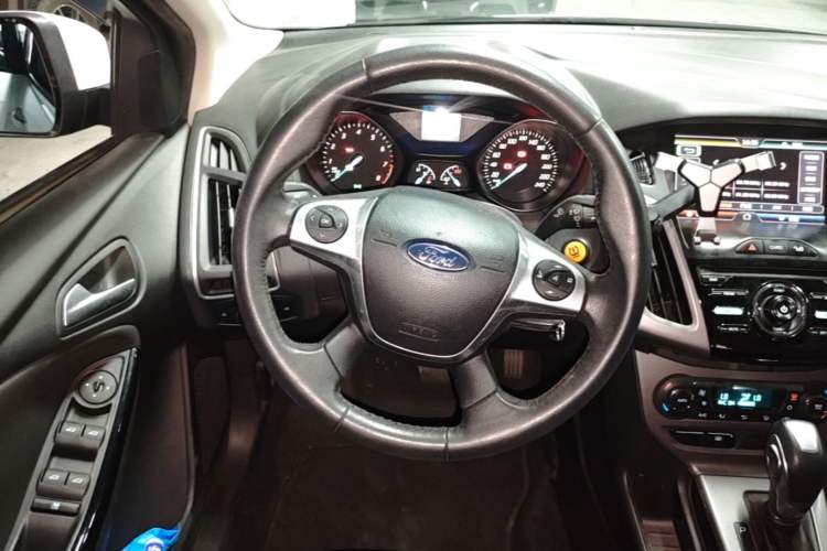 Used Ford Focus 2012 Sedan 1.6L Automatic Fashion Edition Steering Wheel