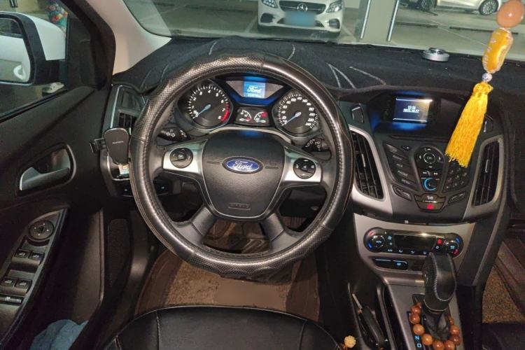 Used Ford Focus 2012 Hatchback 1.6L Automatic Fashion Edition Steering Wheel