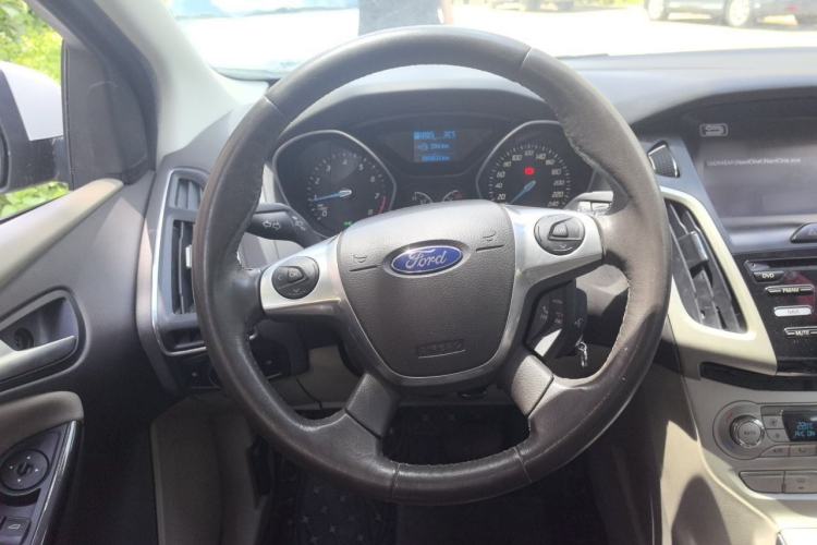 Used Ford Focus 2012 Sedan 1.6L Automatic Fashion Edition Steering Wheel