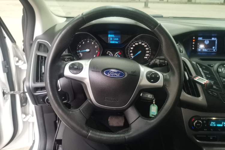 Used Ford Focus 2012 Hatchback 1.6L Automatic Fashion Edition Steering Wheel