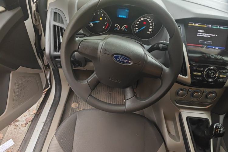 Used Ford Focus 2012 Sedan 1.6L Manual Comfort Model Steering Wheel