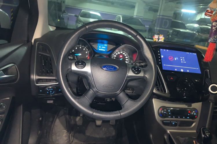Used Ford Focus 2012 Sedan 1.6L Manual Fashion Edition Steering Wheel