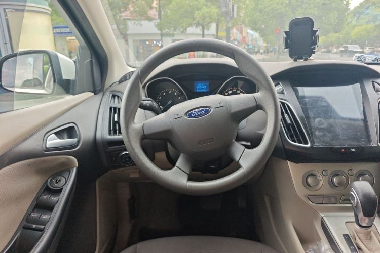 Used Ford Focus 2012 Sedan 1.6L Automatic Comfort Model Steering Wheel