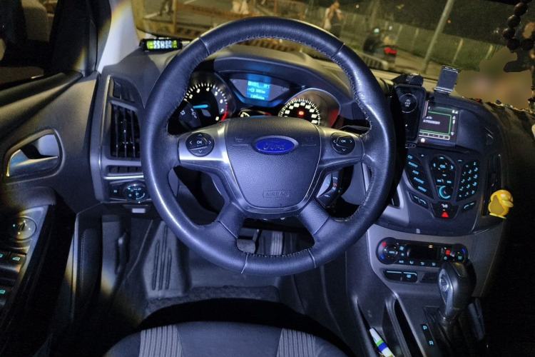 Used Ford Focus 2012 Hatchback 1.6L Automatic Fashion Edition Steering Wheel