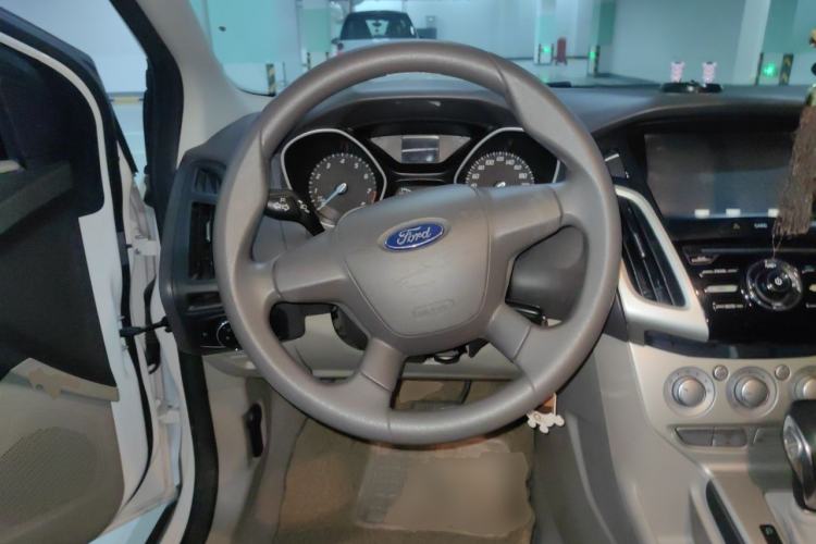 Used Ford Focus 2012 Sedan 1.6L Automatic Comfort Model Steering Wheel
