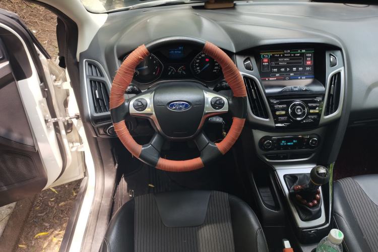 Used Ford Focus 2012 Sedan 1.6L Manual Fashion Edition Steering Wheel