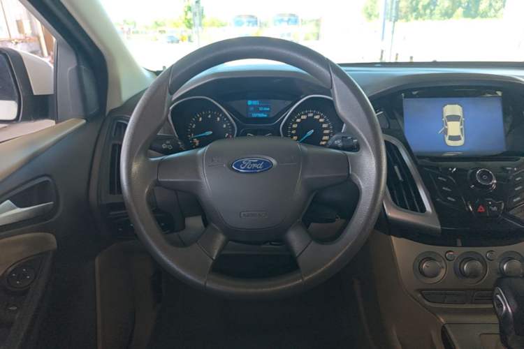 Used Ford Focus 2012 Sedan 1.6L Automatic Comfort Model Steering Wheel
