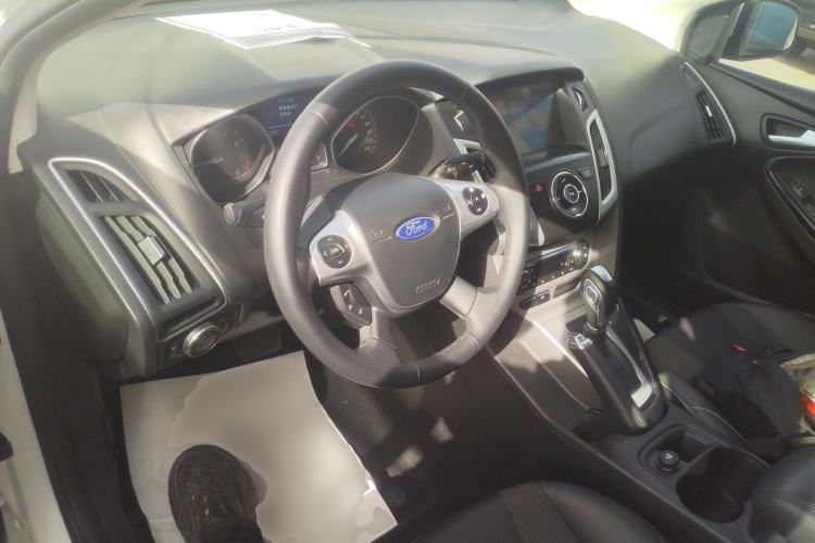 Used Ford Focus 2012 Hatchback 2.0L Automatic Luxury Sport Model Steering Wheel