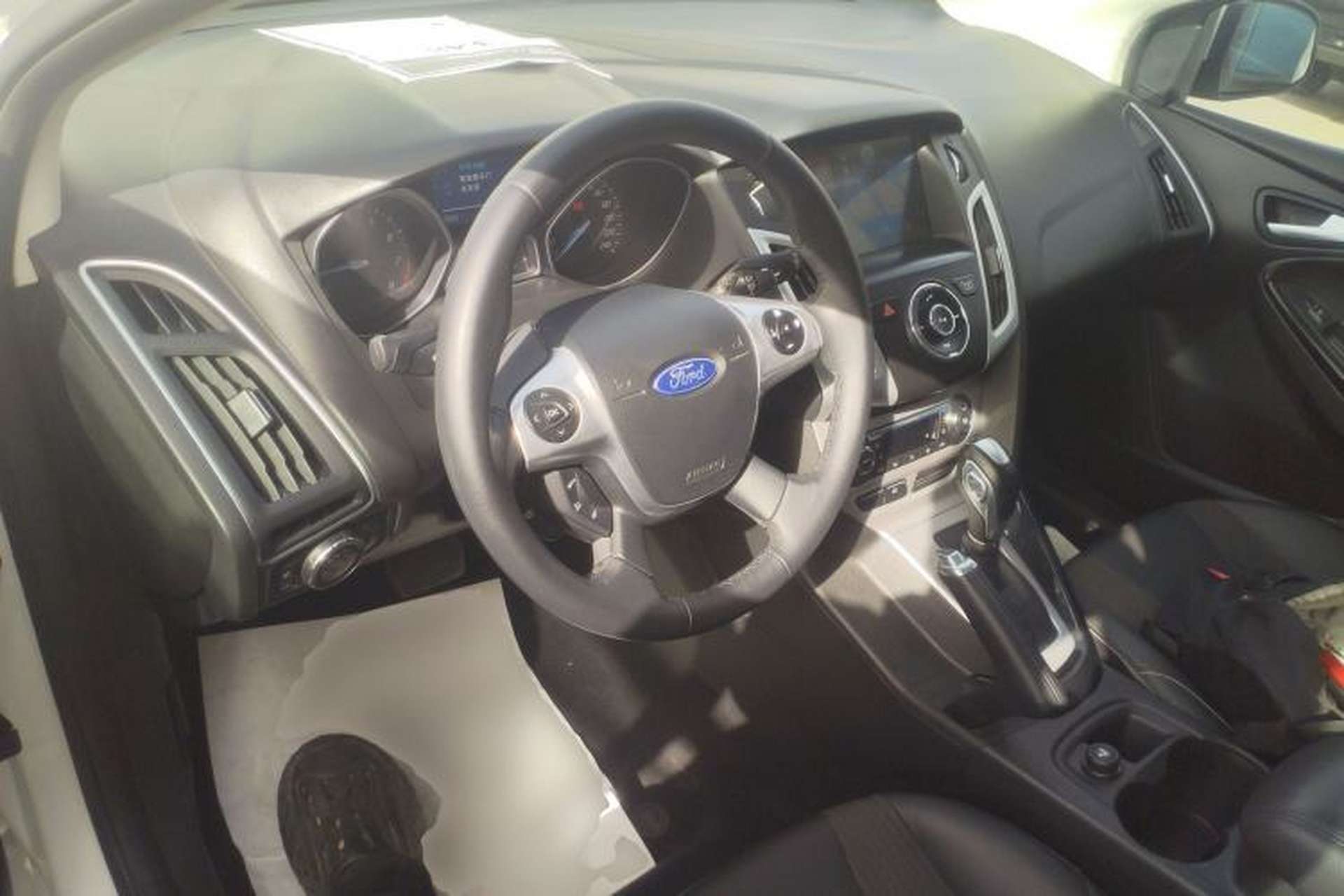 Used Ford Focus 2012 Hatchback 2.0L Automatic Luxury Sport Model Steering Wheel