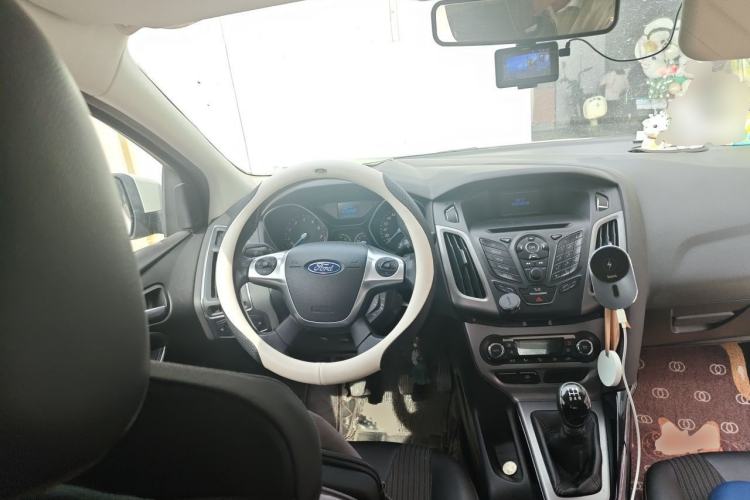 Used Ford Focus 2012 Sedan 1.6L Manual Fashion Edition Steering Wheel