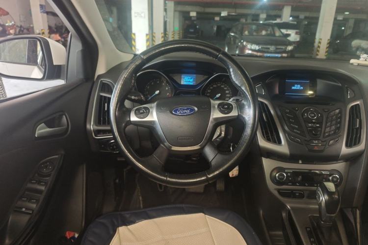 Used Ford Focus 2012 Hatchback 1.6L Automatic Fashion Edition Steering Wheel