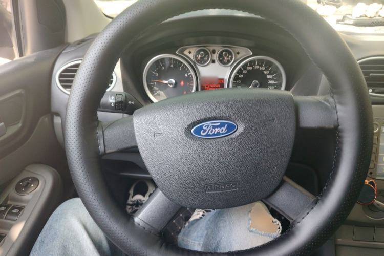 Used Ford Focus 2012 Hatchback Classic 1.8L Automatic Base Model Steering Wheel