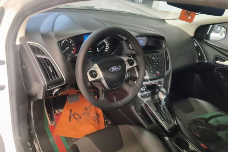 Used Ford Focus 2012 Sedan 1.6L Automatic Fashion Edition Steering Wheel