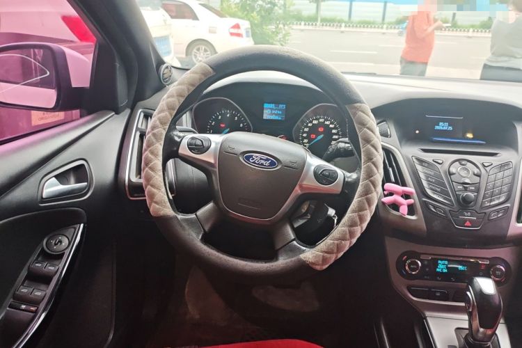 Used Ford Focus 2012 Hatchback 1.6L Automatic Fashion Edition Steering Wheel