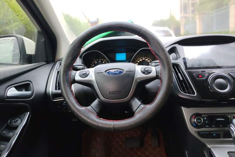 Used Ford Focus 2012 Sedan 1.6L Automatic Fashion Edition Steering Wheel