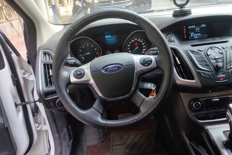 Used Ford Focus 2012 Hatchback 1.6L Automatic Fashion Edition Steering Wheel