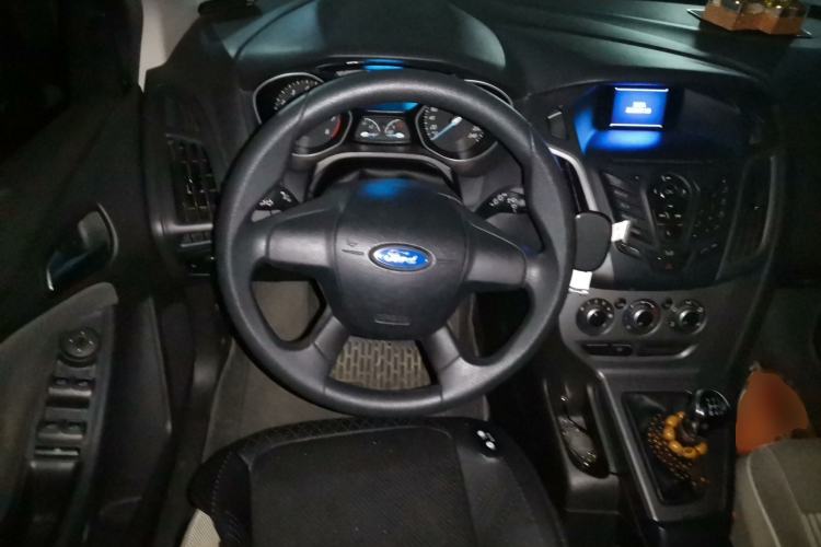 Used Ford Focus 2012 Hatchback 1.6L Manual Comfort Model Steering Wheel