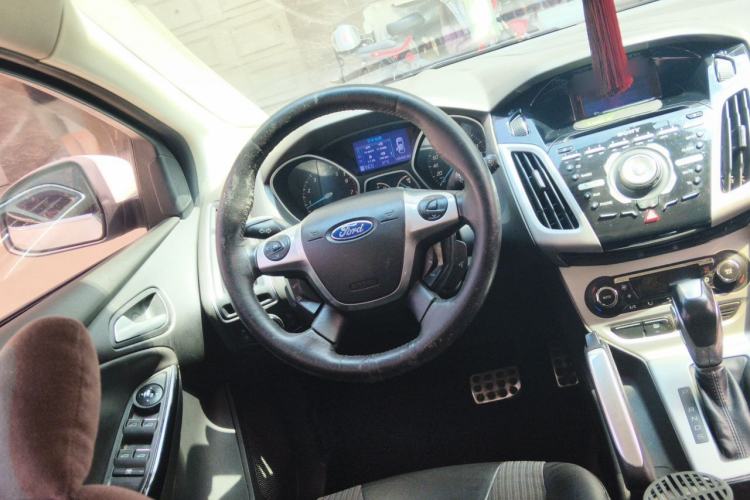 Used Ford Focus 2012 Hatchback 2.0L Automatic Luxury Sport Model Steering Wheel