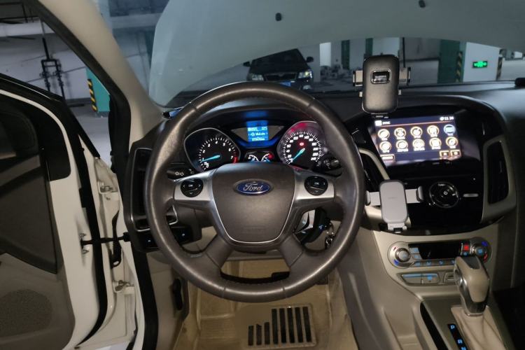 Used Ford Focus 2012 Sedan 1.6L Automatic Fashion Edition Steering Wheel