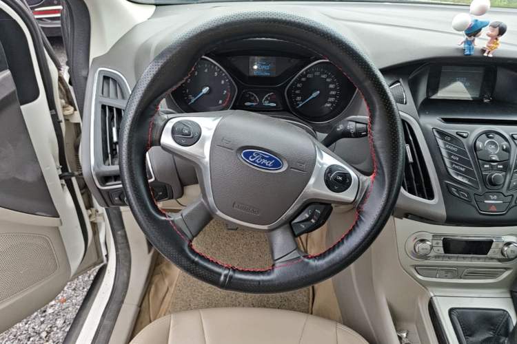Used Ford Focus 2012 Sedan 1.6L Manual Fashion Edition Steering Wheel