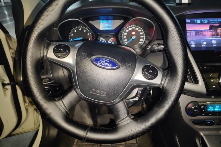 Used Ford Focus 2012 Sedan 1.6L Automatic Fashion Edition Steering Wheel