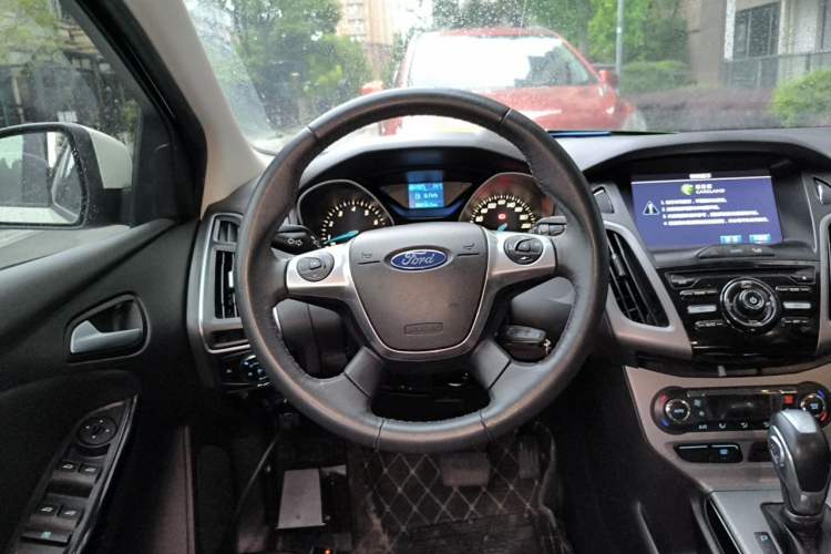 Used Ford Focus 2012 Hatchback 1.6L Automatic Fashion Edition Steering Wheel