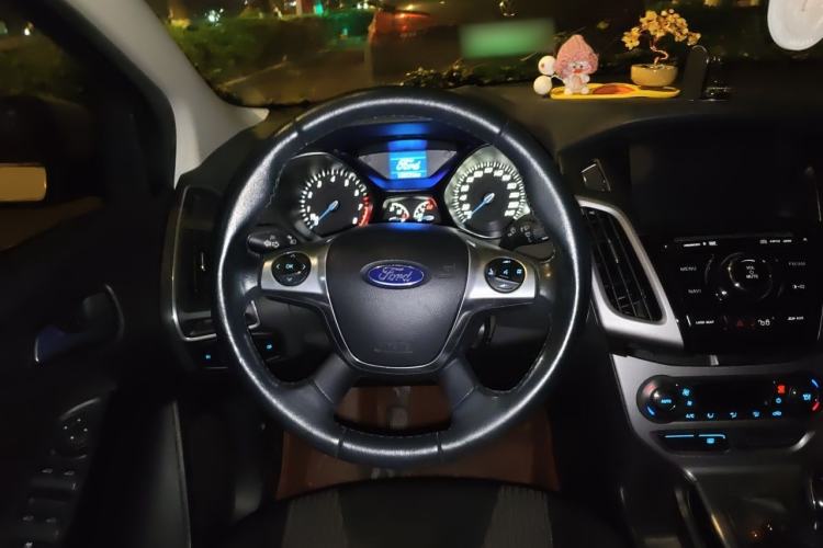 Used Ford Focus 2012 Sedan 1.6L Manual Fashion Edition Steering Wheel