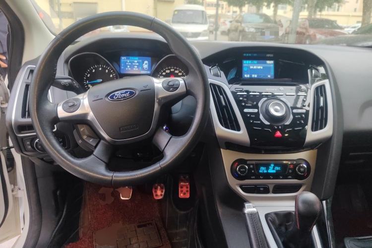 Used Ford Focus 2012 Hatchback 2.0L Manual Luxury Sport Model Steering Wheel