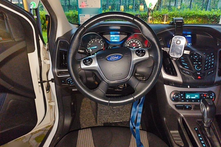 Used Ford Focus 2012 Sedan 1.6L Automatic Fashion Edition Steering Wheel