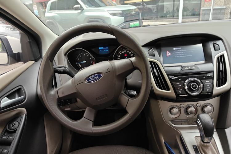 Used Ford Focus 2012 Sedan 1.6L Automatic Comfort Model Steering Wheel