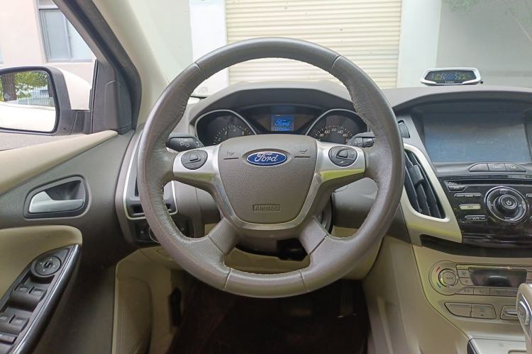 Used Ford Focus 2012 Sedan 1.6L Automatic Fashion Edition Steering Wheel