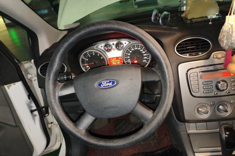 Used Ford Focus 2012 Hatchback Classic 1.8L Automatic Base Model Steering Wheel