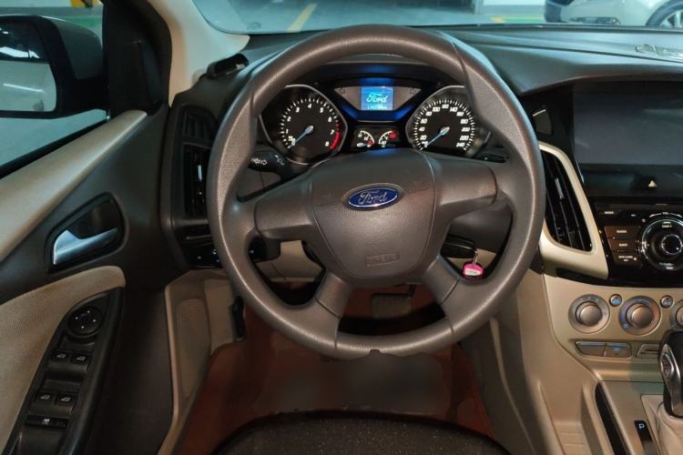 Used Ford Focus 2012 Sedan 1.6L Automatic Comfort Model Steering Wheel