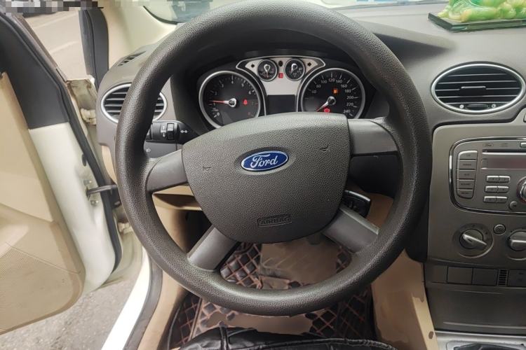 Used Ford Focus 2012 Sedan Classic 1.8L Manual Base Model Steering Wheel