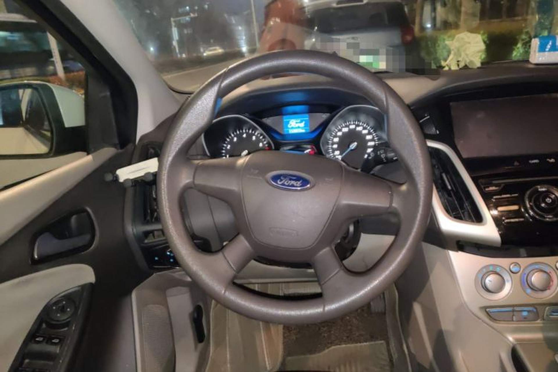 Used Ford Focus 2012 Sedan 1.6L Automatic Comfort Model Steering Wheel